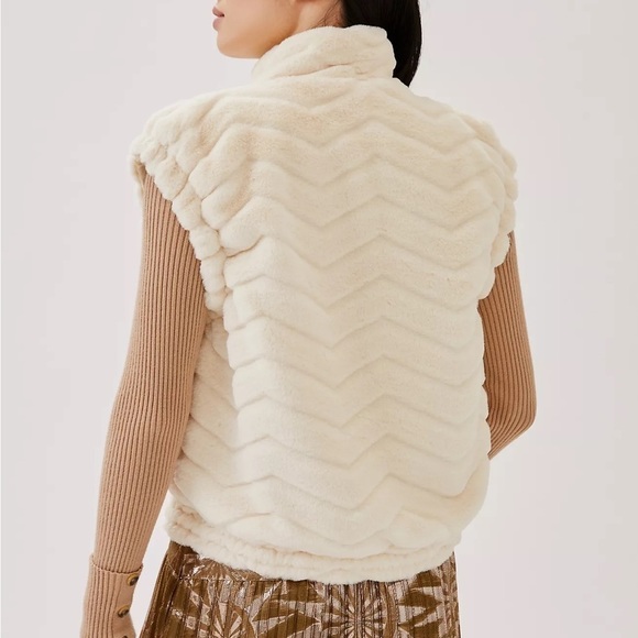 Mauve Reversible Faux Fur Vest - Picture 2 of 9